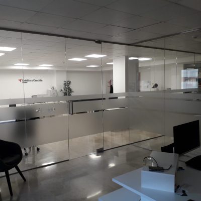 mampara-divisoria-despacho