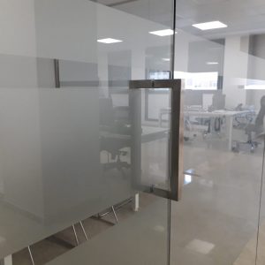 mamparas-divisorias-puerta mamparas-divisorias-puerta