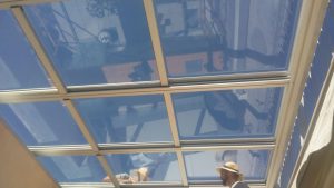 terraza exterior con techo de cristal