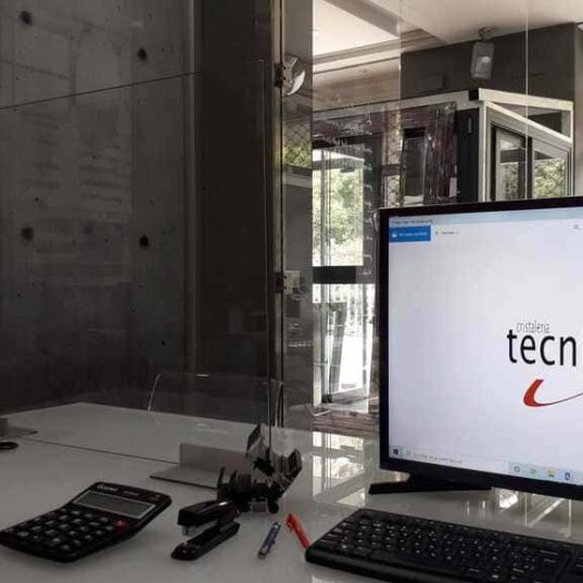 mampara protectora oficina cerramientos