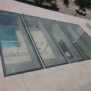 Techo de cristal translúcido transitable