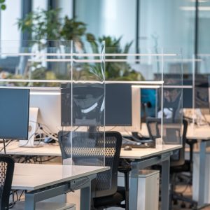 mampara protección oficina