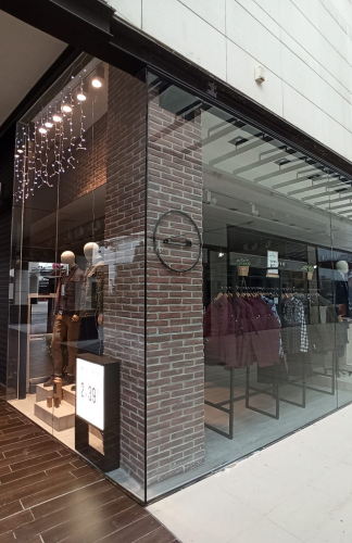 escaparete-centro-comercial-cristal